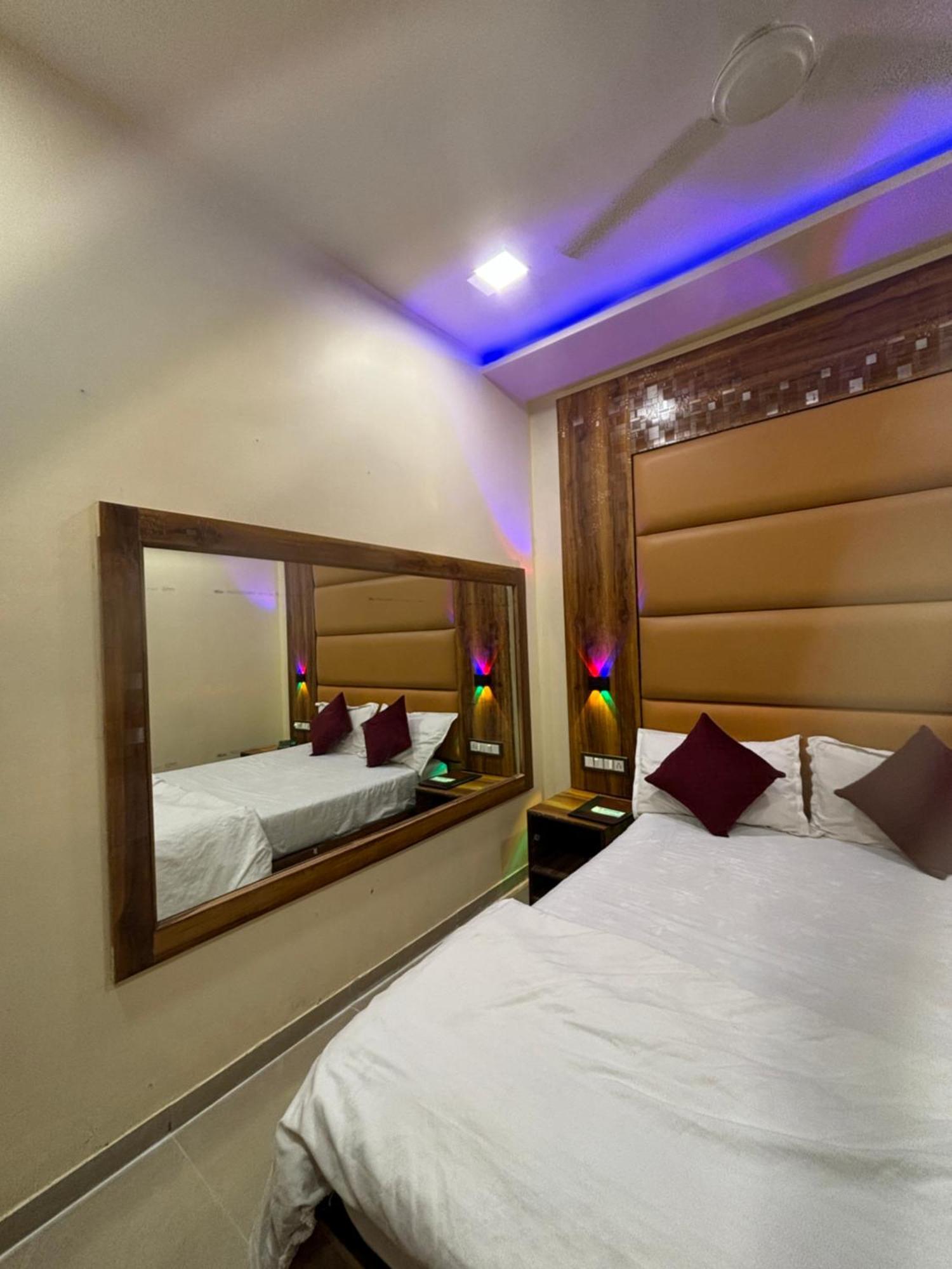 Hotel Blue Wellington - Near Mumbai Airport Dış mekan fotoğraf