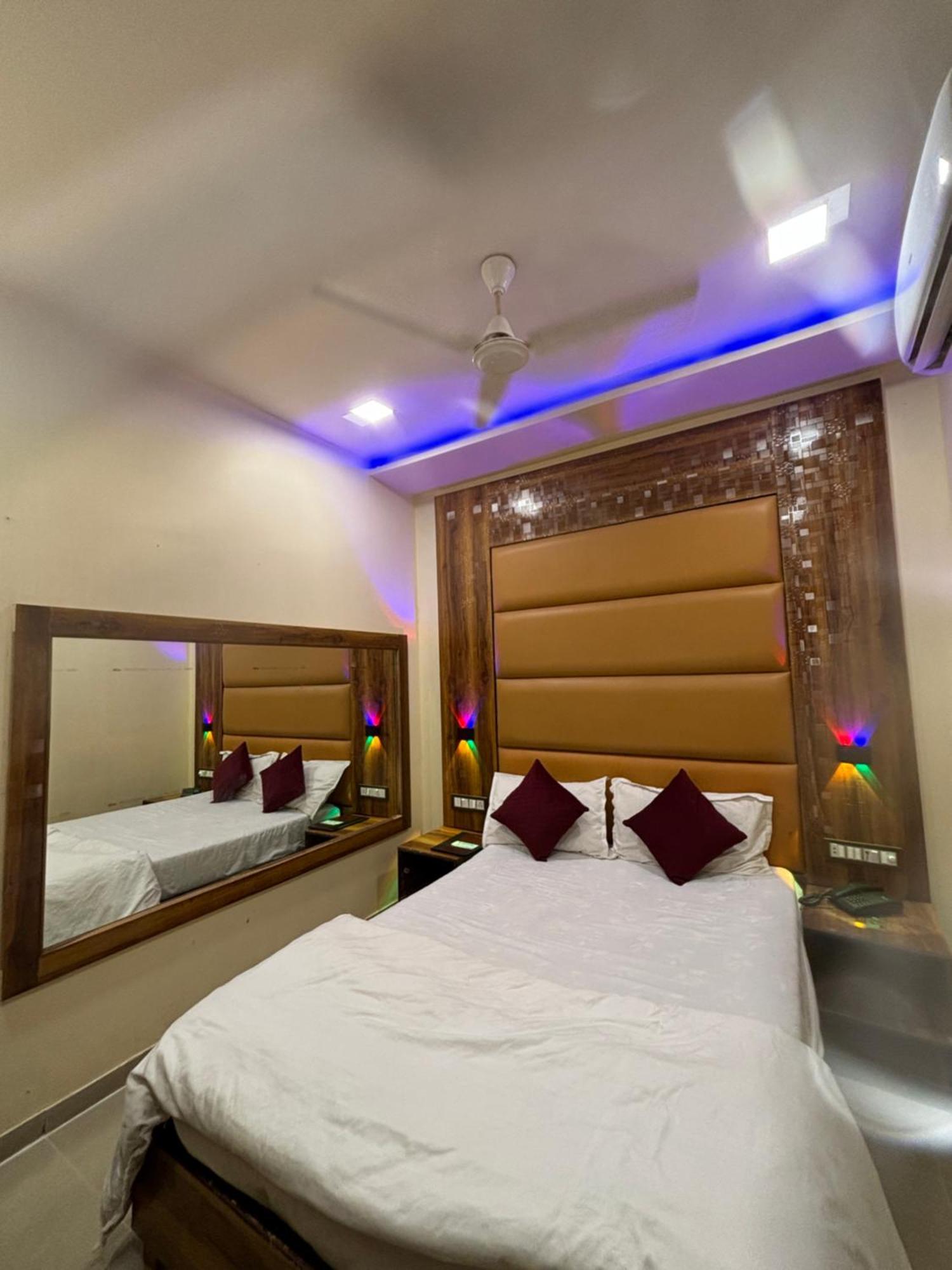 Hotel Blue Wellington - Near Mumbai Airport Dış mekan fotoğraf