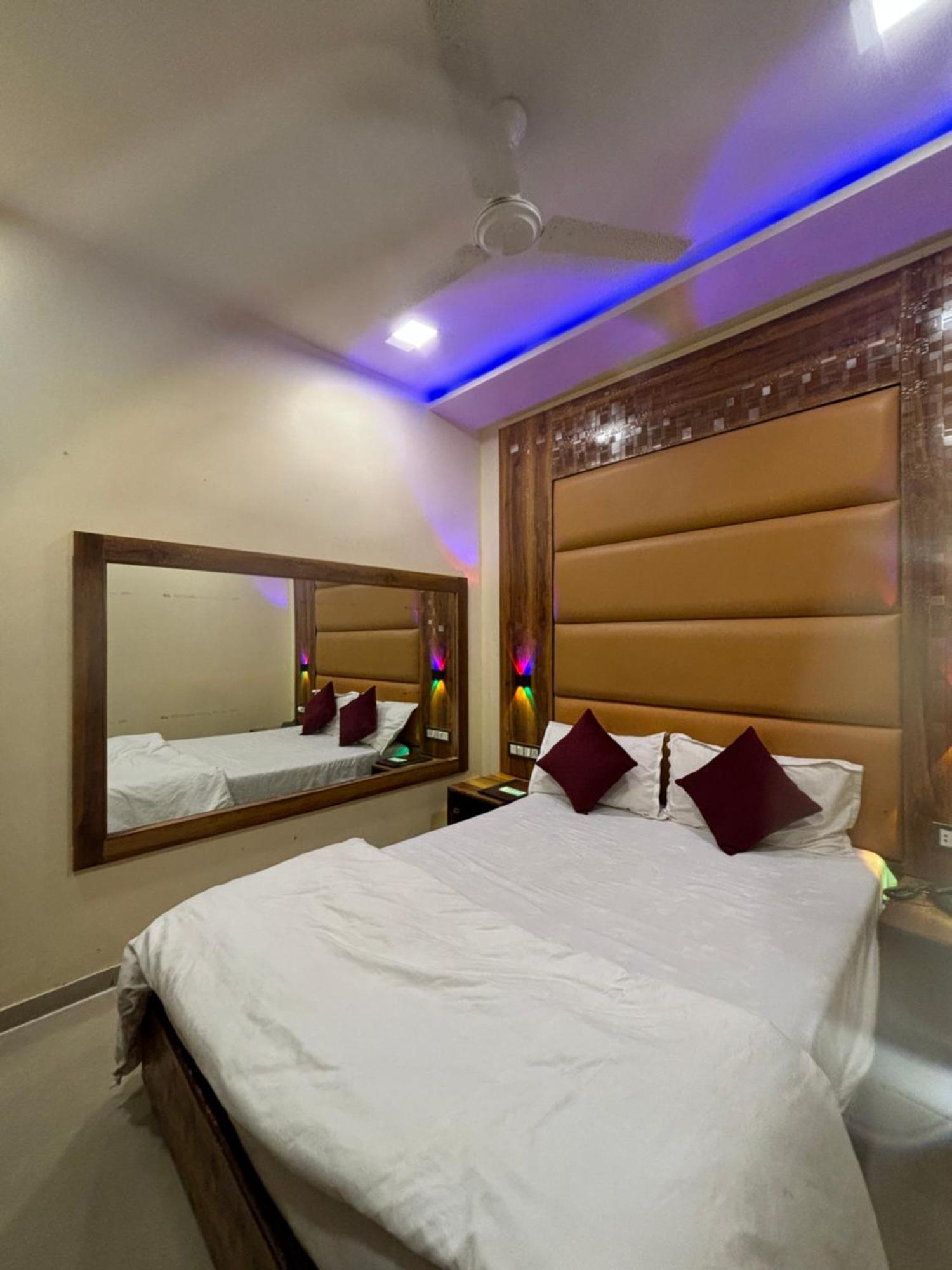 Hotel Blue Wellington - Near Mumbai Airport Dış mekan fotoğraf