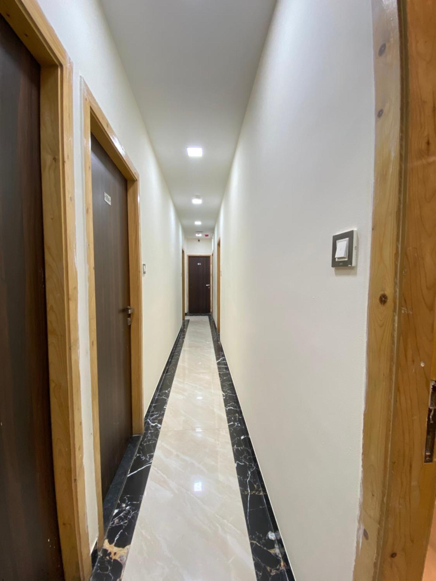Hotel Blue Wellington - Near Mumbai Airport Dış mekan fotoğraf