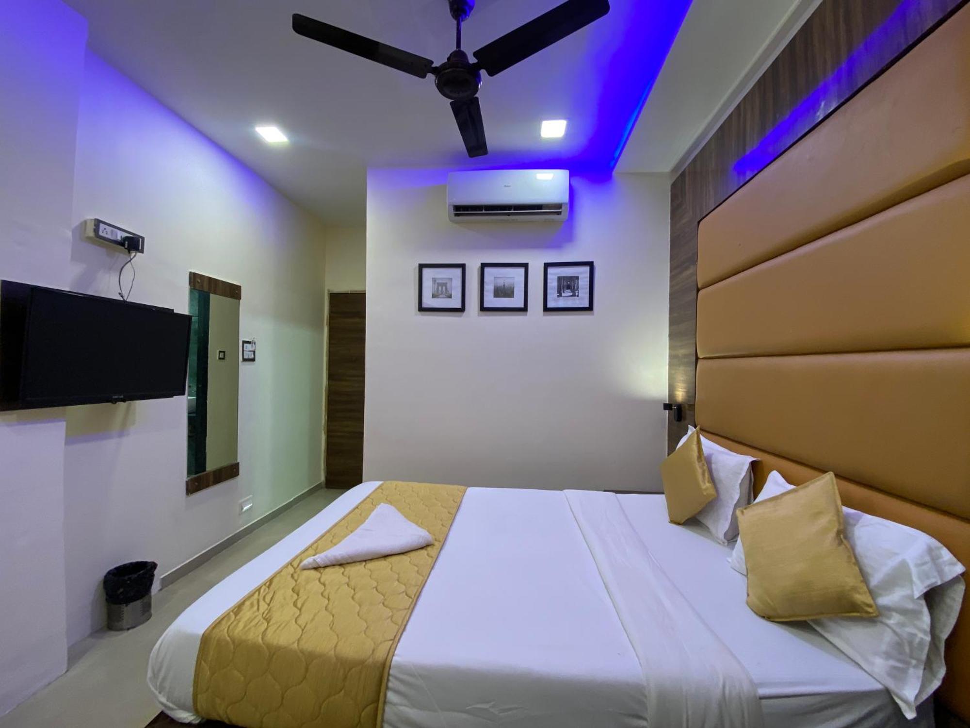 Hotel Blue Wellington - Near Mumbai Airport Dış mekan fotoğraf