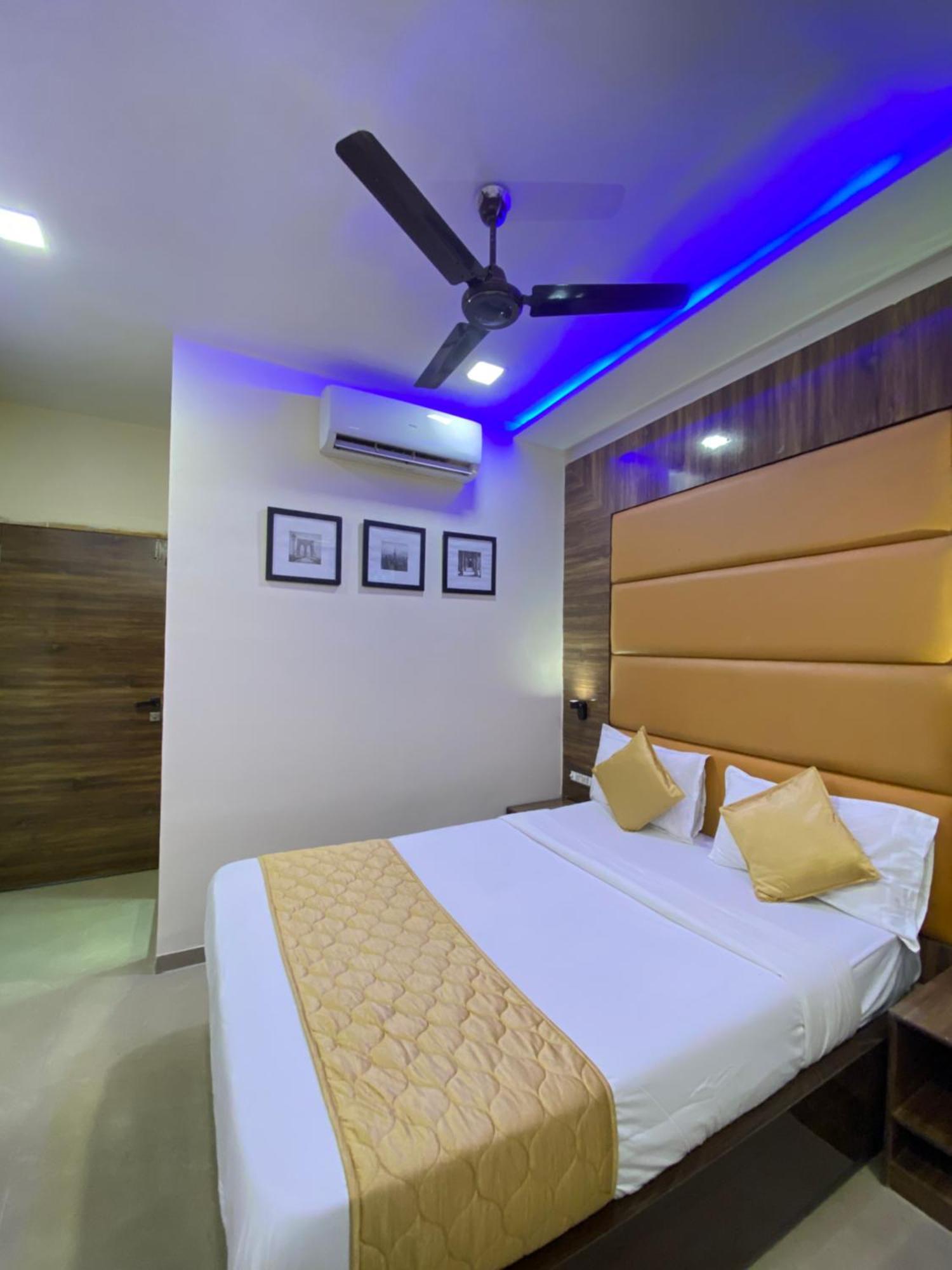 Hotel Blue Wellington - Near Mumbai Airport Dış mekan fotoğraf