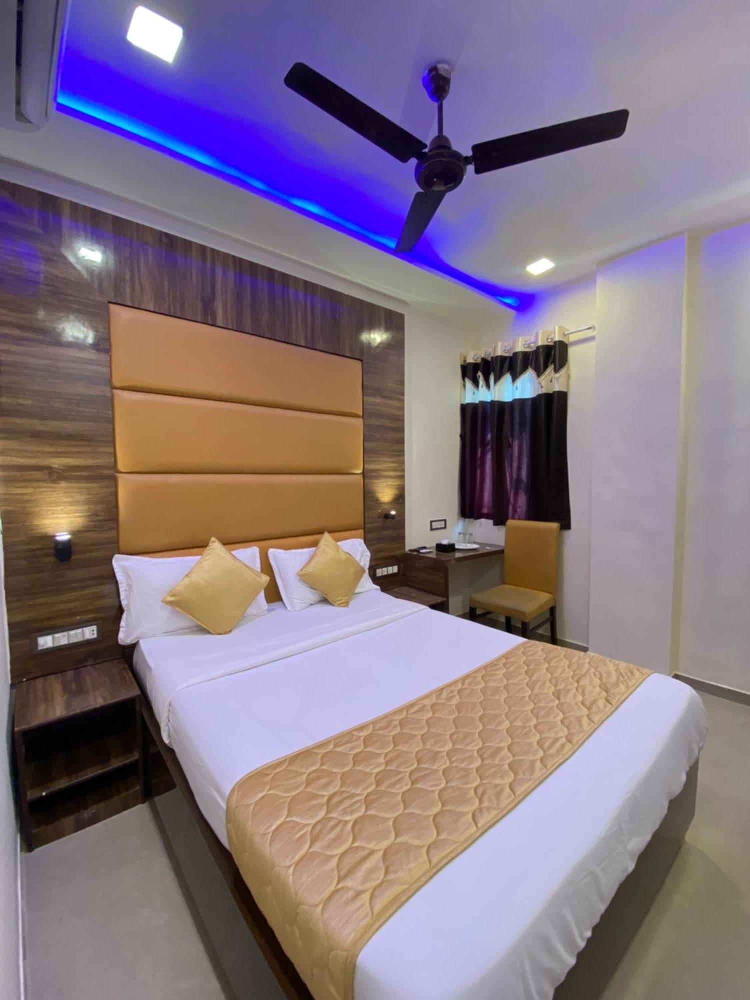 Hotel Blue Wellington - Near Mumbai Airport Dış mekan fotoğraf
