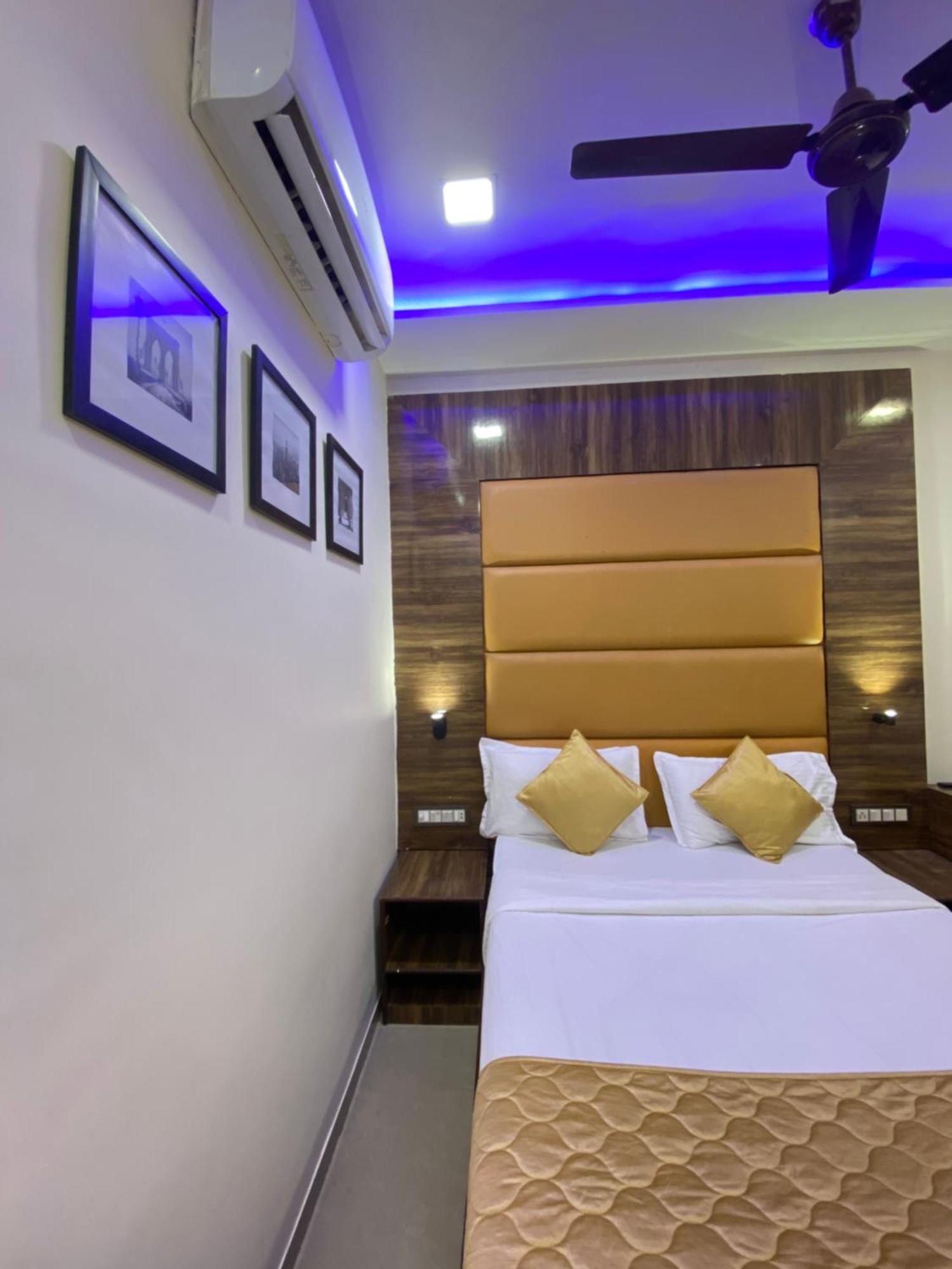 Hotel Blue Wellington - Near Mumbai Airport Dış mekan fotoğraf