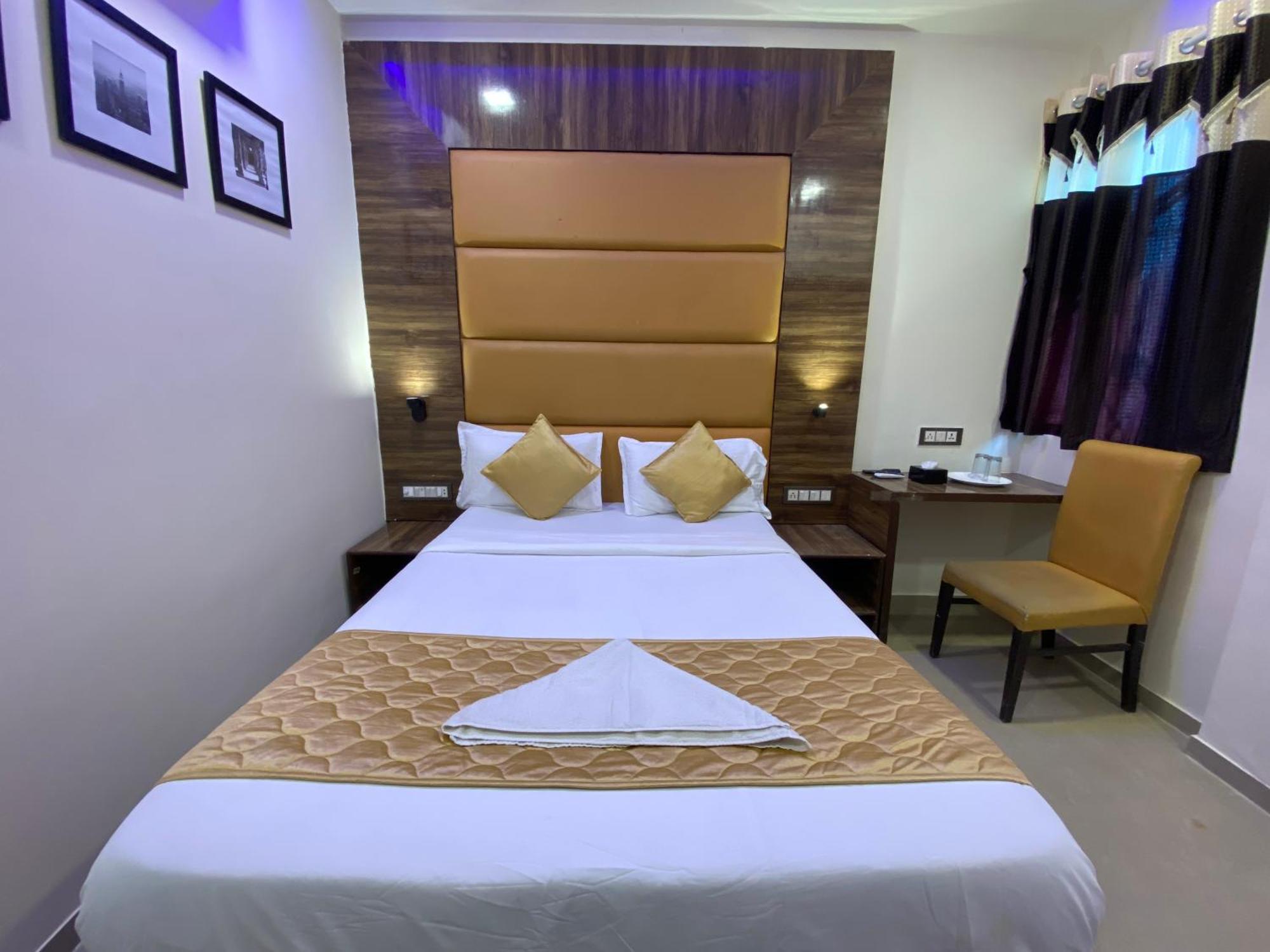 Hotel Blue Wellington - Near Mumbai Airport Dış mekan fotoğraf