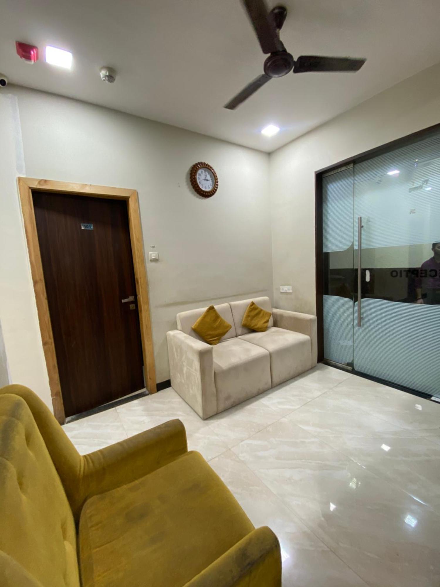 Hotel Blue Wellington - Near Mumbai Airport Dış mekan fotoğraf