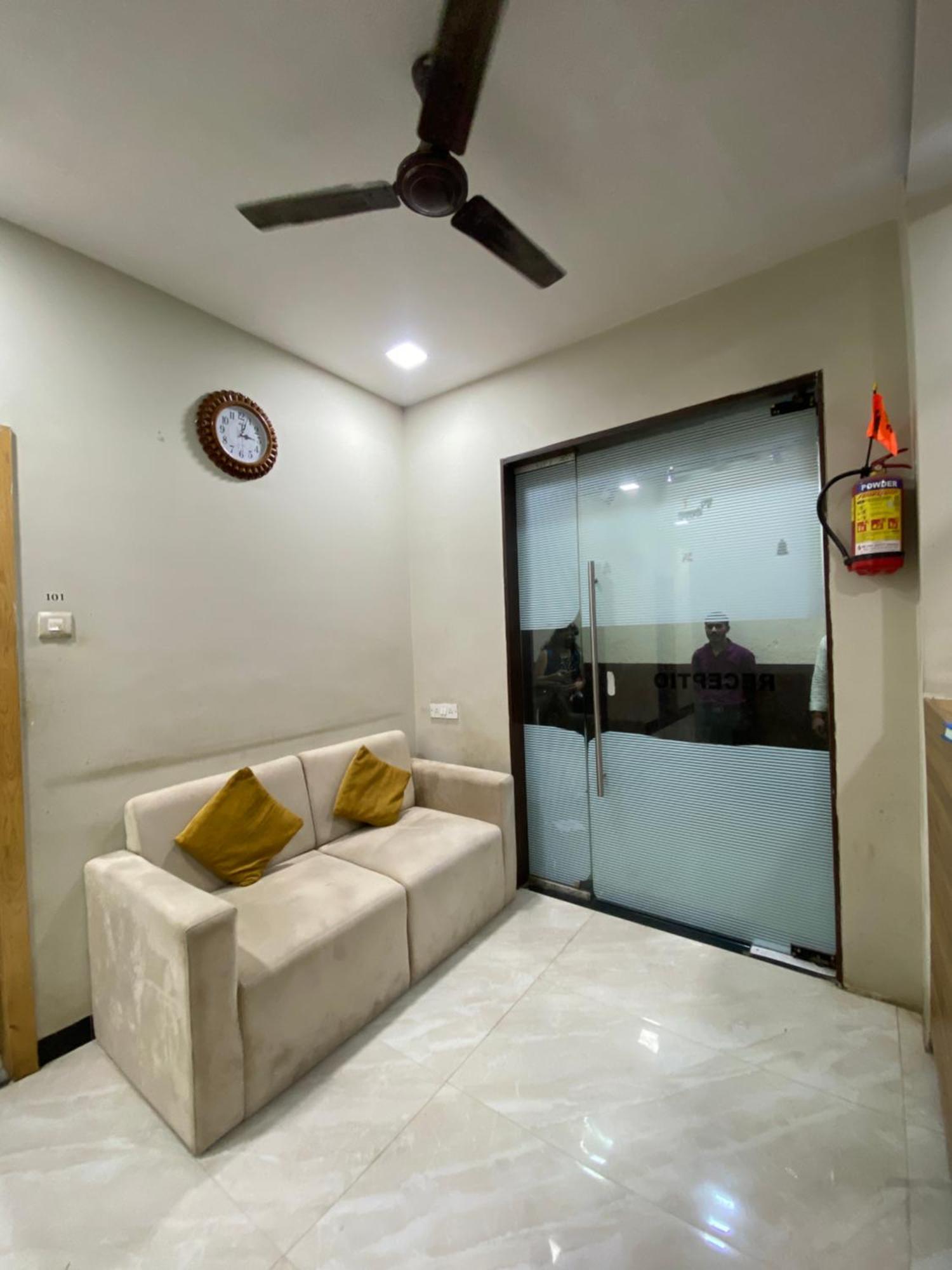 Hotel Blue Wellington - Near Mumbai Airport Dış mekan fotoğraf